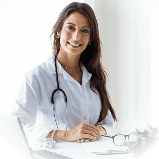 Profissional de saúde em consultório médico, representando atendimento qualificado e cuidado oferecido pelo plano de saúde Porto Seguro